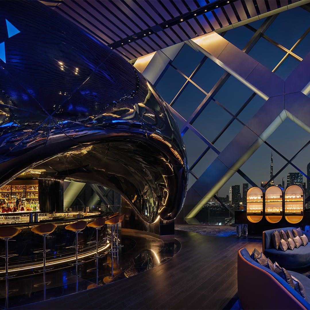 In Dubai, a large hotel with extraordinary suspended restaurants has ...