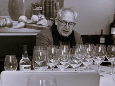 A renowned critic exposes wine prices and denounces: "A market driven by greed"