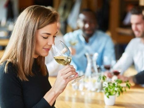 Women are the best sommeliers. Here are the scientific studies