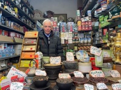 One of the last grocers in Rome, hidden in Trastevere, run by a nearly 90-year-old man